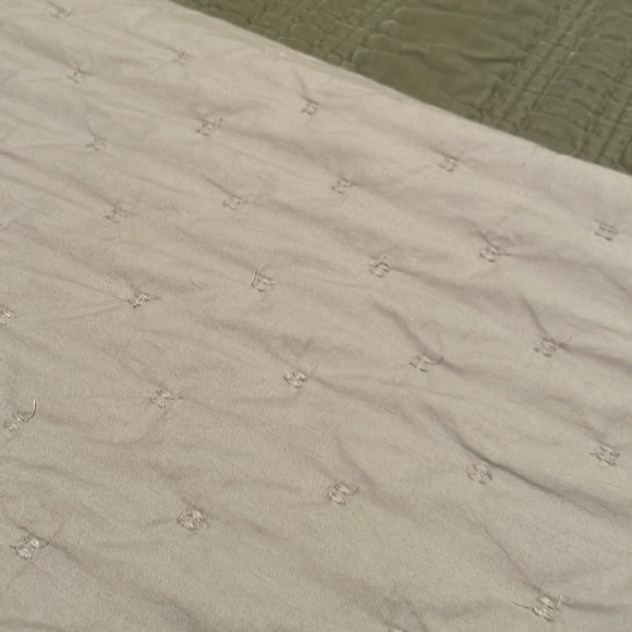 Like New Hotel Collection Eclipse Quilted Coverlet Blanket Bedspread Full Queen - Picture 10 of 17